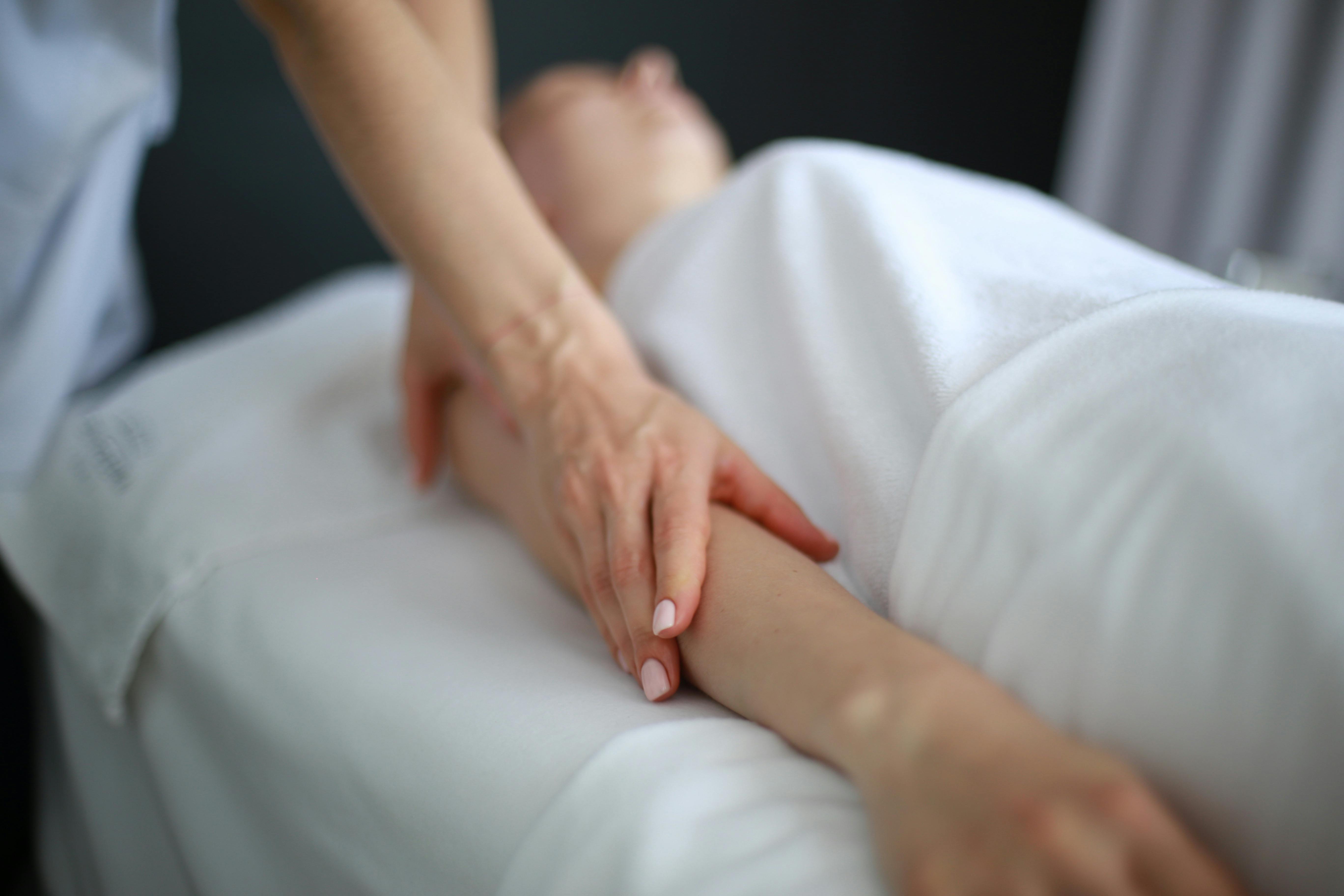 A Creuynni practitioner in a calm treatment room